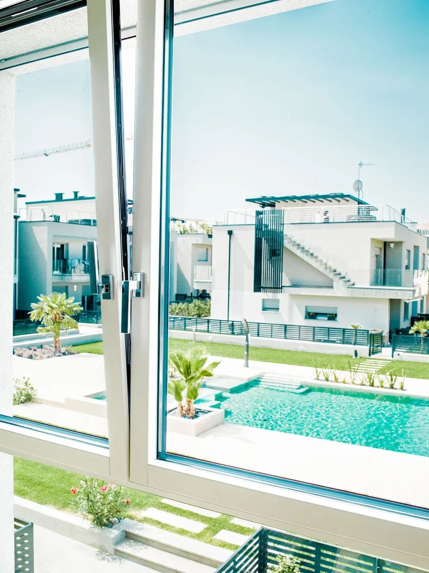 Tilt and turn glass windows